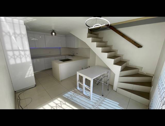 1 BEDROOM APARTMENT FOR SALE IN ESSENWOOD